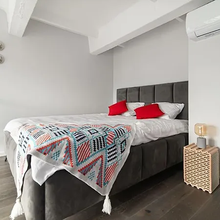 Brand-new & Stylish Loft In Hip District - Uptown شقة *